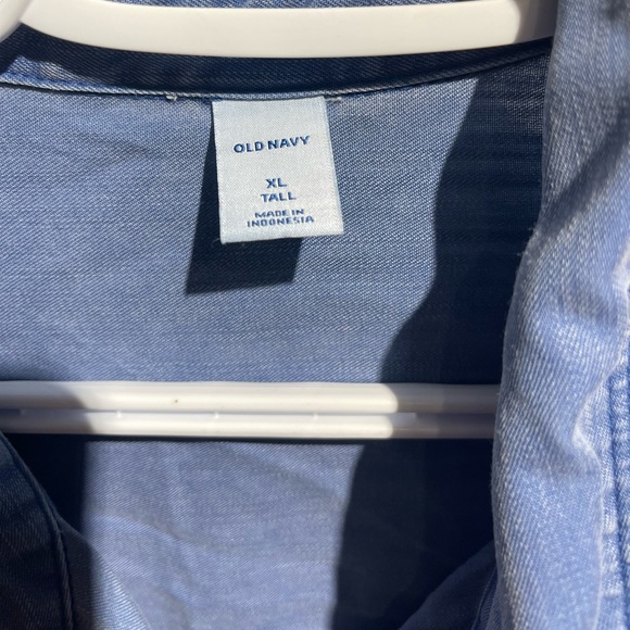 Old Navy casual button down - Picture 3 of 3